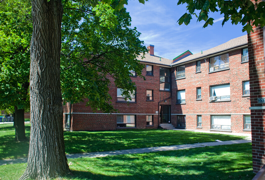 Wilson Manor in Toronto, ON - Building Photo