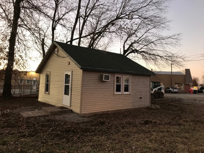 1408 S Commercial St in Harrisonville, MO - Building Photo - Building Photo