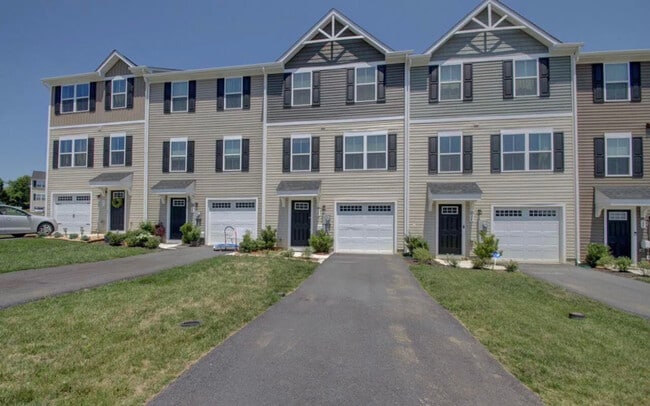 property at 28 Sebago Pl