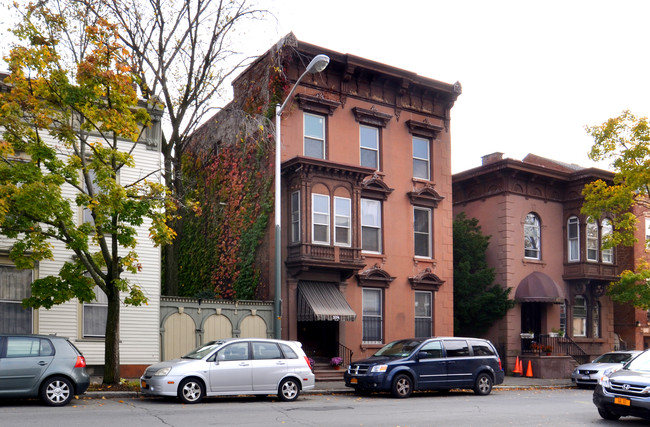 2174 5th Ave in Troy, NY - Foto de edificio - Building Photo