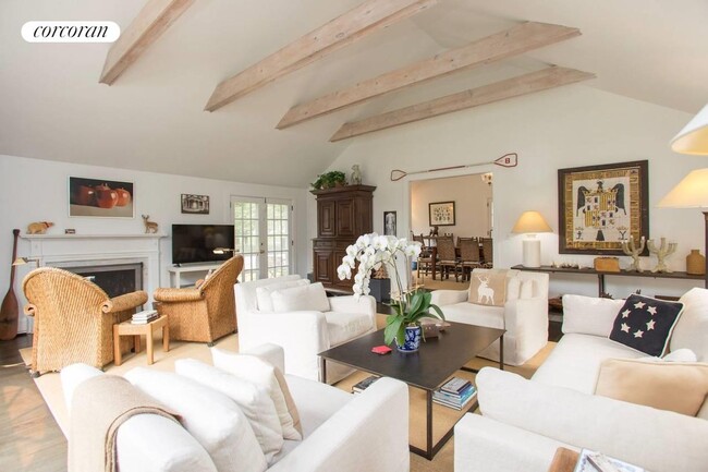474 Water Mill Towd Rd in Southampton, NY - Building Photo - Building Photo