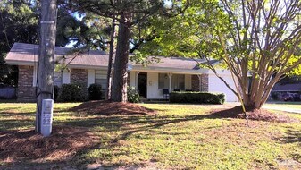 4090 Arbutus Dr in Pensacola, FL - Building Photo