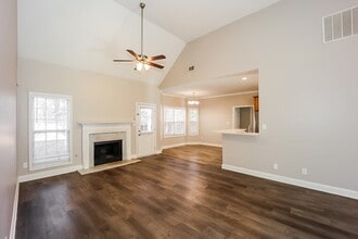 17 Westhill Dr in Newnan, GA - Foto de edificio - Building Photo