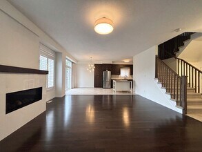 23 Irongate Dr in Brant, ON - Building Photo - Building Photo