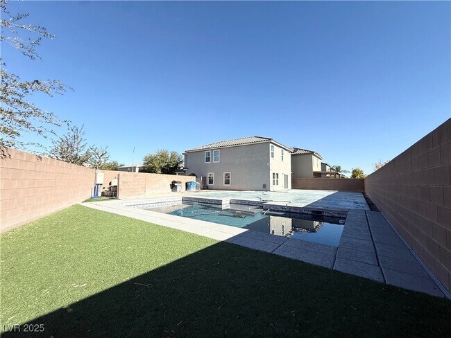1317 Hopespring Loop Ave in North Las Vegas, NV - Foto de edificio - Building Photo