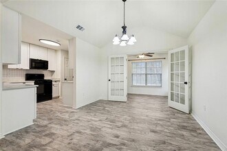 405 Bon Temps Roule in Mandeville, LA - Building Photo - Building Photo