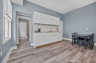 2413 Kenton St in Cincinnati, OH - Building Photo - Building Photo