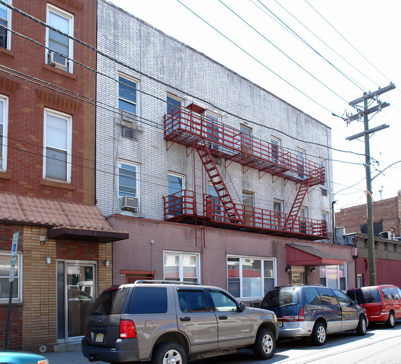 415-417 37th St in Union City, NJ - Building Photo