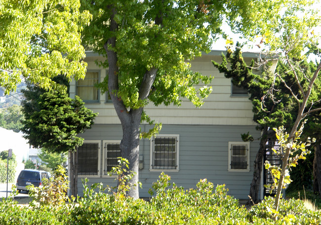 2506 Parker Ave in Oakland, CA - Foto de edificio - Building Photo