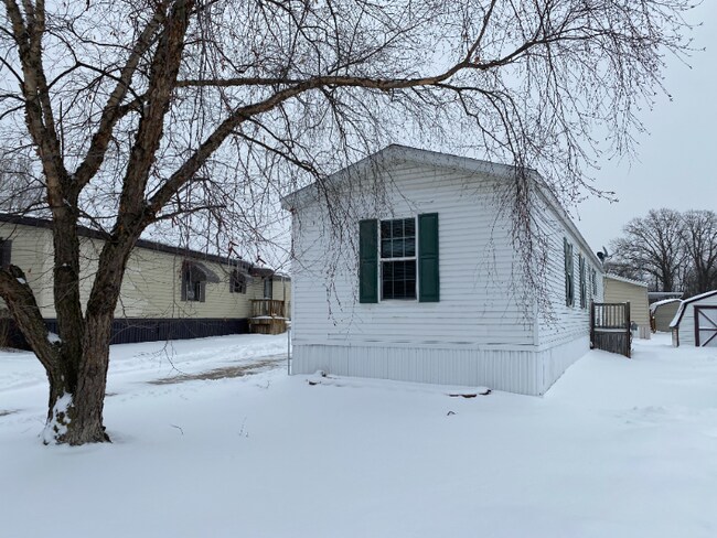 4109 Bickel St in Milford, MI - Building Photo - Building Photo