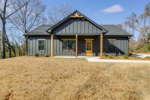 319 Bledsoe St in Carrollton, GA - Building Photo