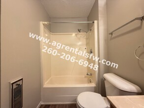 1034 Lewis Pl in Decatur, IN - Foto de edificio - Building Photo