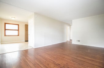 1421 Pennelwood Dr in Toledo, OH - Building Photo - Building Photo
