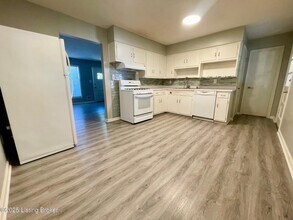 8113 Clematis Ln in Louisville, KY - Building Photo - Building Photo