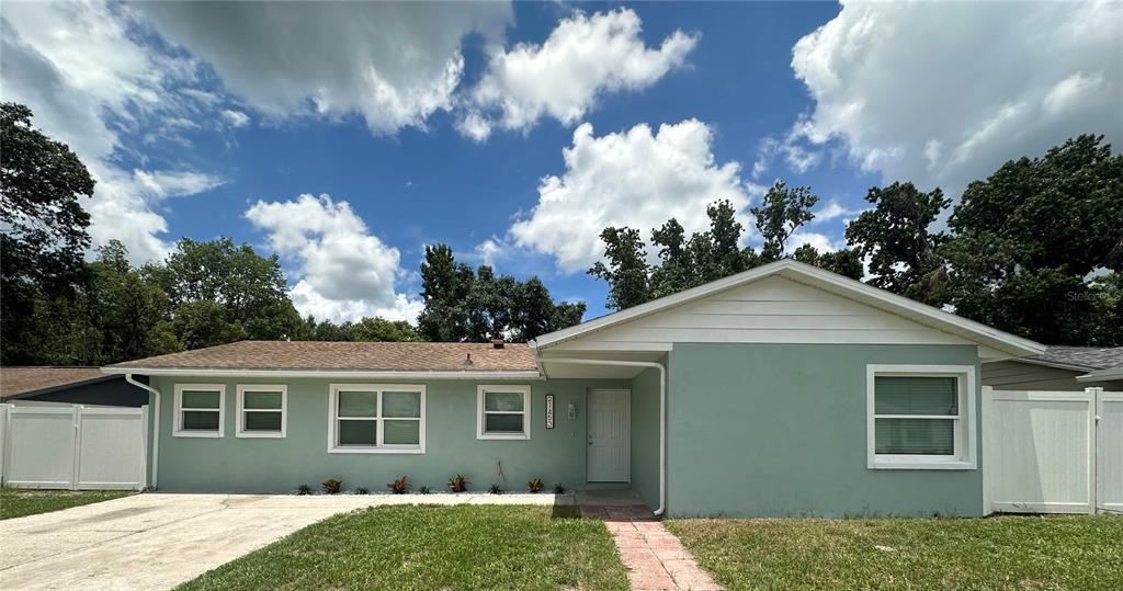 21453 Northwood Dr in Lutz, FL - Building Photo