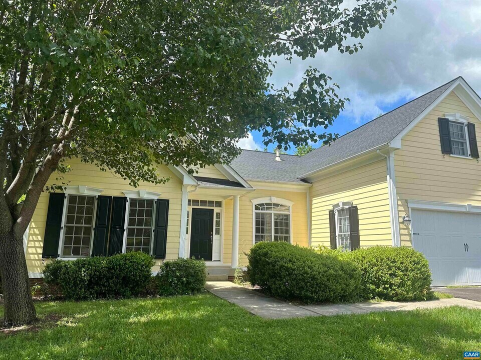 7122 Bradbury Ct in Crozet, VA - Foto de edificio