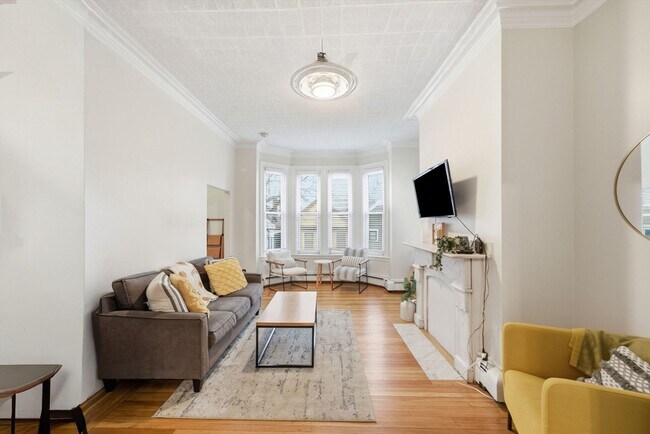 126 Lexington St in Boston, MA - Building Photo - Building Photo