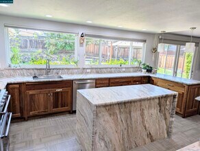 24 Barcelona Ct in Danville, CA - Foto de edificio - Building Photo