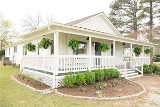 1361 Elbow Rd in Chesapeake, VA - Building Photo - Building Photo