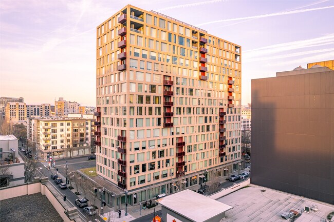 937 Condominiums