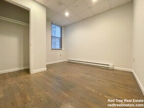 77 Park Dr, Unit B in Boston, MA - Foto de edificio - Building Photo