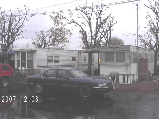 Meadows Mobile Home Park in Bakersfield, CA - Building Photo