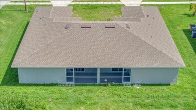 2002-2004 NE 6th St in Cape Coral, FL - Building Photo - Building Photo