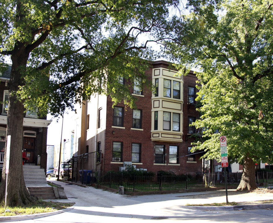 620 Kenyon St NW in Washington, DC - Building Photo