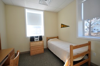 Dillon Hall Apartment Complex in Fitchburg, MA - Foto de edificio - Interior Photo