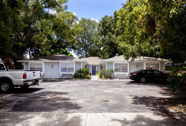 1830 East Dr in Clearwater, FL - Foto de edificio - Building Photo