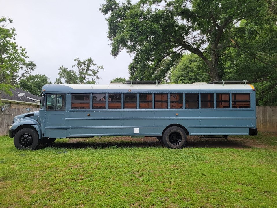2450 44th St S, Unit Skoolie in St. Petersburg, FL - Foto de edificio