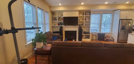 7 Sparhawk St, Unit B in Boston, MA - Foto de edificio - Building Photo