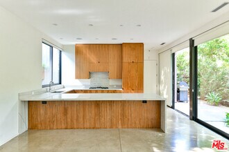 848 Milwood Ave in Los Angeles, CA - Building Photo - Building Photo