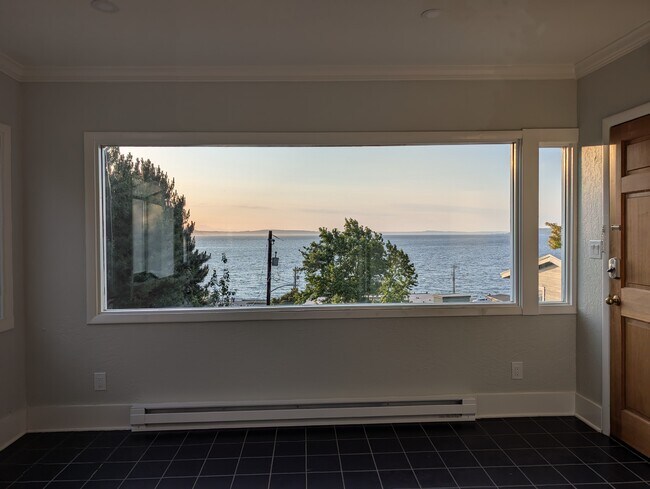 2424 Hobart Ave SW, Unit B in Seattle, WA - Building Photo - Building Photo