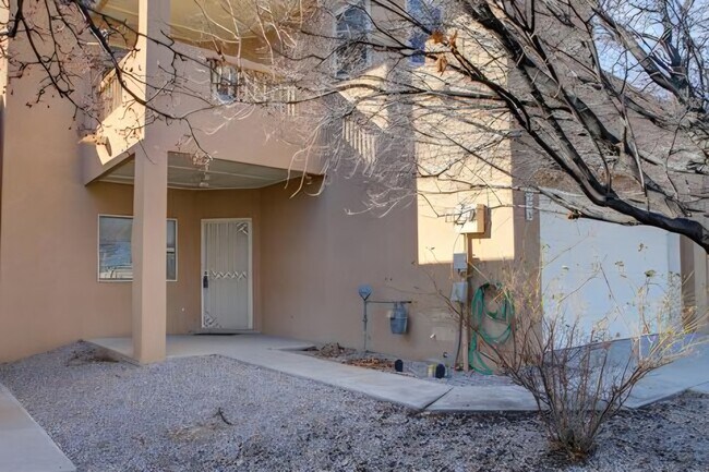 243 Hendren Ln NE in Albuquerque, NM - Foto de edificio - Building Photo