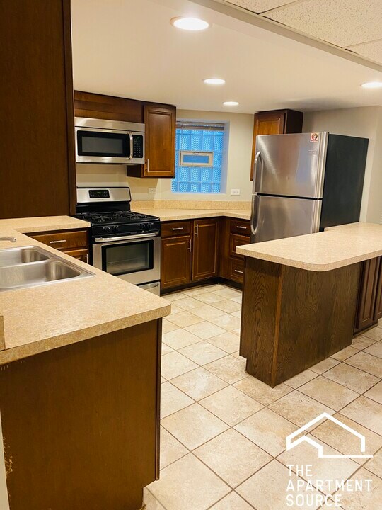3110 W Fullerton Ave, Unit G in Chicago, IL - Building Photo