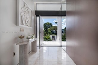 1045 W 47th Ct in Miami Beach, FL - Building Photo - Building Photo