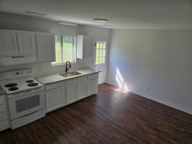 5418 Sidbury Rd in Castle Hayne, NC - Building Photo - Building Photo