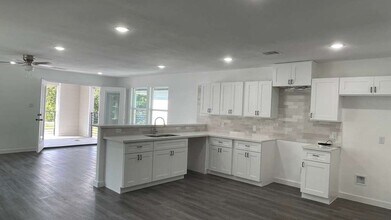 8404 De Priest St in Houston, TX - Building Photo - Building Photo