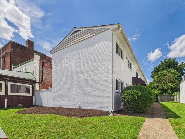 4032 MacArthur Ave