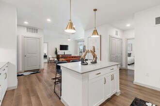 1301 Leah Ave, Unit SI FL1-ID1499094P in San Marcos, TX - Foto de edificio - Building Photo