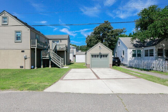 1040 Little Bay Ave in Norfolk, VA - Foto de edificio - Building Photo