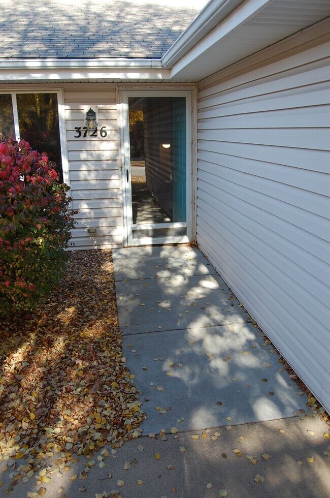 3724 Clover Cir in Lincoln, NE - Foto de edificio - Building Photo