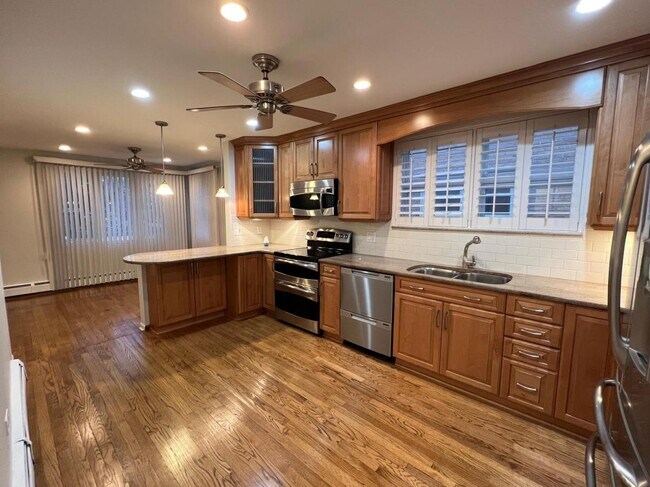 9533 Schiller Blvd, Unit 1 in Franklin Park, IL - Building Photo - Building Photo