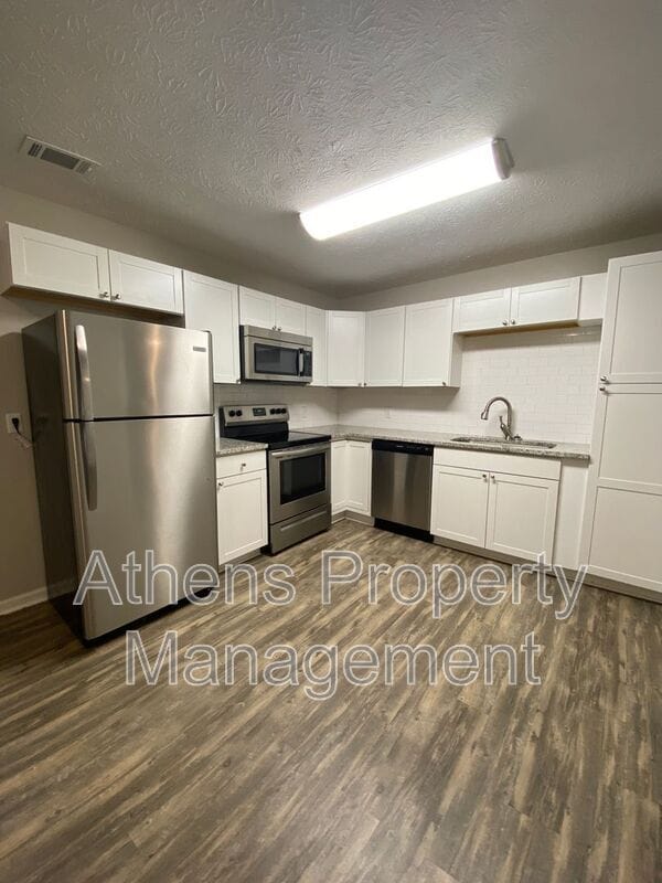 195 Creekwood Dr in Athens, GA - Building Photo - Building Photo