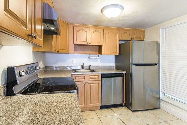 3463 Clark Rd in Sarasota, FL - Building Photo - Building Photo