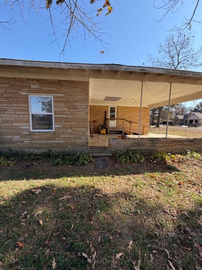 564 W 7th St in Newark, AR - Building Photo - Building Photo