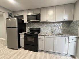 1420 W 6th St in Irving, TX - Building Photo