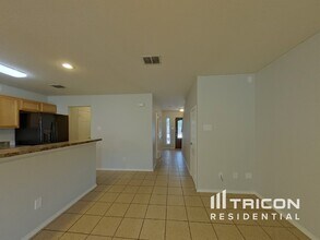 817 Village Point Ln in Fort Worth, TX - Building Photo - Building Photo