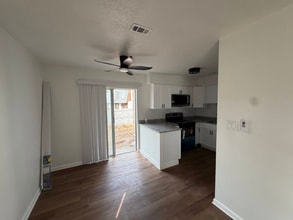 6226 SW 10th Pl, Unit Unit B in Gainesville, FL - Building Photo - Building Photo